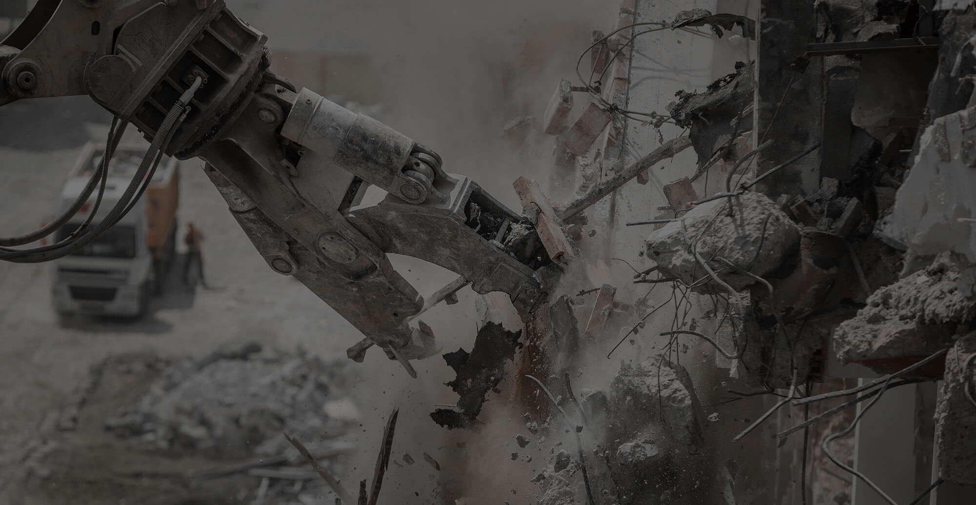 大胆かつ繊細に。創るために壊す、その誇り。 札幌の未来を支える株式会社Be-NEXTで、本気の解体に挑戦しませんか。